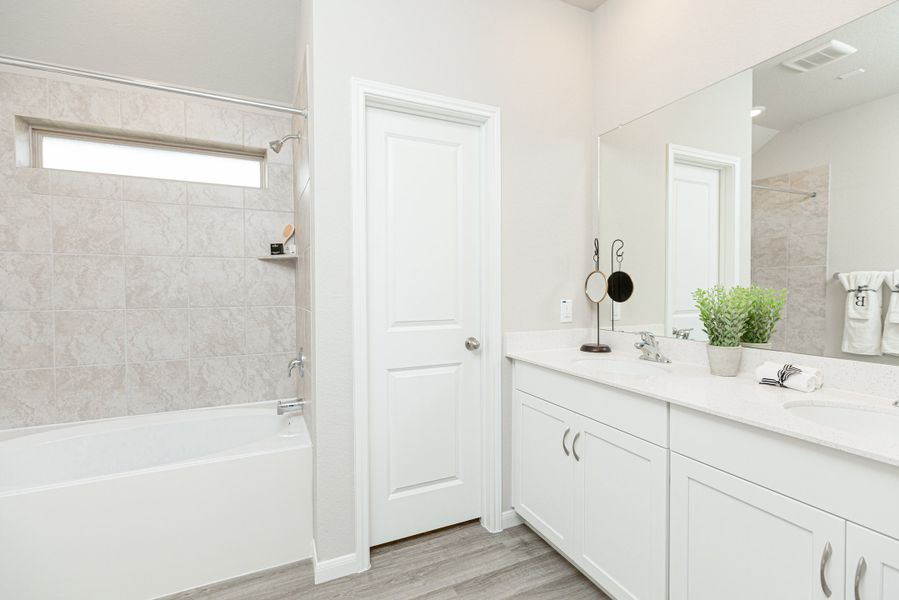 Representative furnished interior of a home built from the Austin by Beazer Homes in Laurel Landing: Founders Collection, Alvin (Image 5). Representative furnished interior of a home built from the Austin by Beazer Homes in Laurel Landing: Founders Collection, Alvin (Image 5).