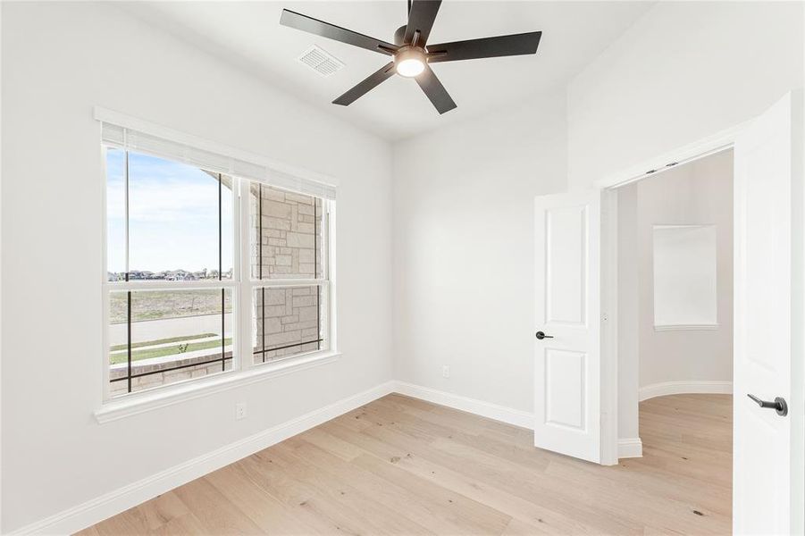 Spacious, unfurnished interior of a new home in Sunrise at Garden Valley, Waxahachie (Image 37).