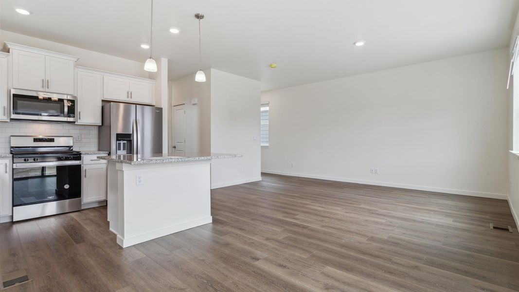 Spacious, unfurnished interior of a new home in Silver Peaks, Lochbuie (Image 5).