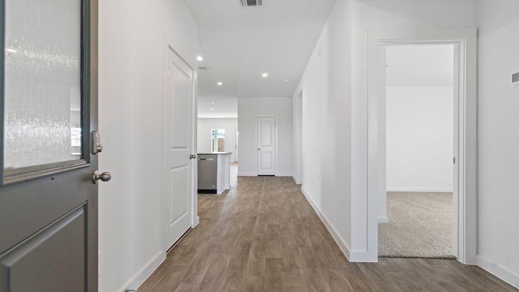 Spacious, unfurnished interior of a new home in Evergreen, Rosenberg (Image 17). Spacious, unfurnished interior of a new home in Evergreen, Rosenberg (Image 17).