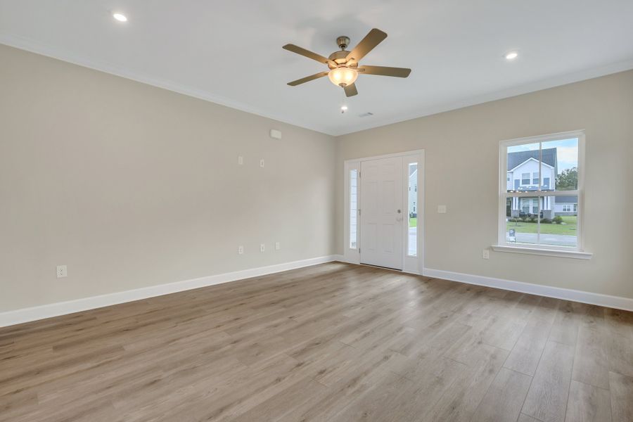 Spacious, unfurnished interior of a new home in Wexford, Richmond Hill (Image 19).