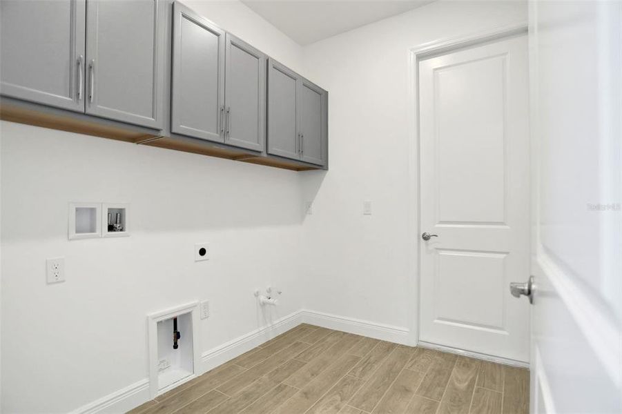 Spacious, unfurnished interior of a new home in Bungalow Walk at Lakewood Ranch, Sarasota (Image 19).