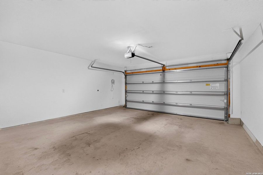 Spacious, unfurnished interior of a new home in , San Antonio (Image 24).