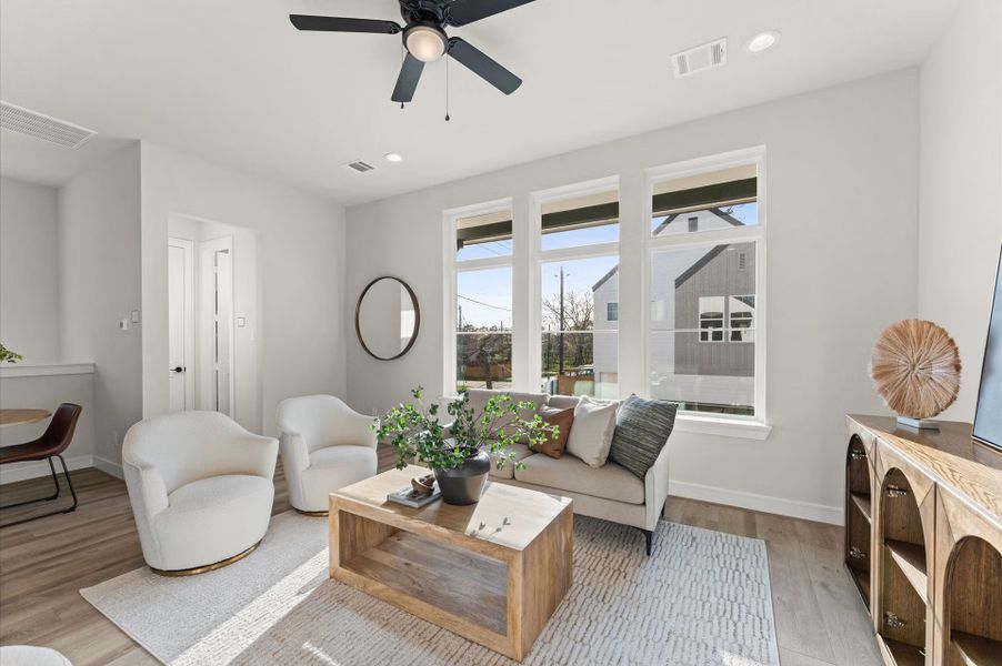 Representative furnished interior of a home built from the Plan 1458 by Faircroft Homes in Highland Gardens, Houston (Image 18).