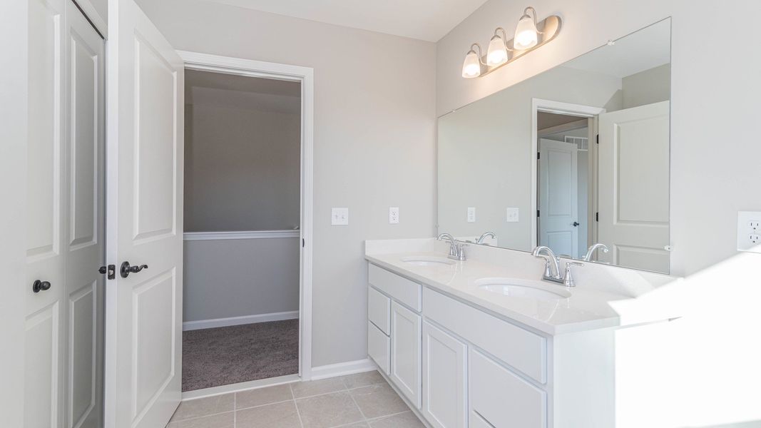 Representative furnished interior of a home built from the The Winslow by Norfolk Homes in Valleys, Jackson (Image 46).