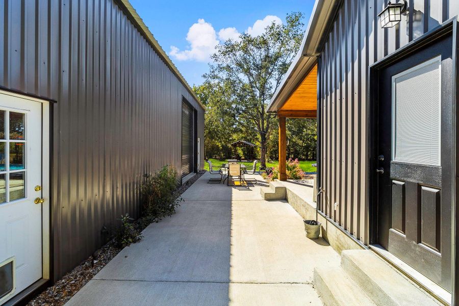 Exterior details and patio area of a home in , Normangee (Image 21).
