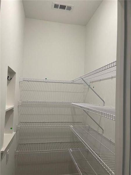 Spacious, unfurnished interior of a new home in , Gainesville (Image 27).