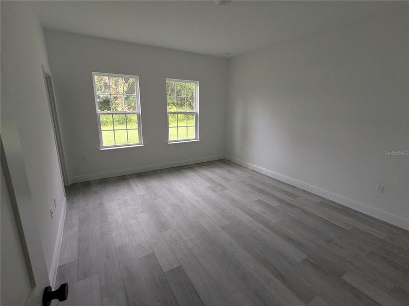 Spacious, unfurnished interior of a new home in , Ocala (Image 5).