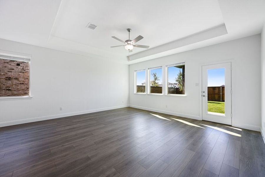 Spacious, unfurnished interior of a new home in Madero 50s, Fort Worth (Image 12).