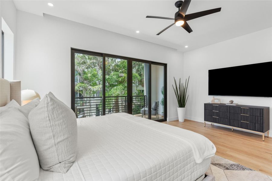 DISCLAIMER: All renderings, site plans, simulated
views, floor plans, graphic images, drawings and all
other information depicted are illustrative, and are
provided to assist in visualizing the units and the
Project and may not be accurately depicted and
may be changed at any time. DISCLAIMER: All renderings, site plans, simulated
views, floor plans, graphic images, drawings and all
other information depicted are illustrative, and are
provided to assist in visualizing the units and the
Project and may not be accurately depicted and
may be changed at any time.