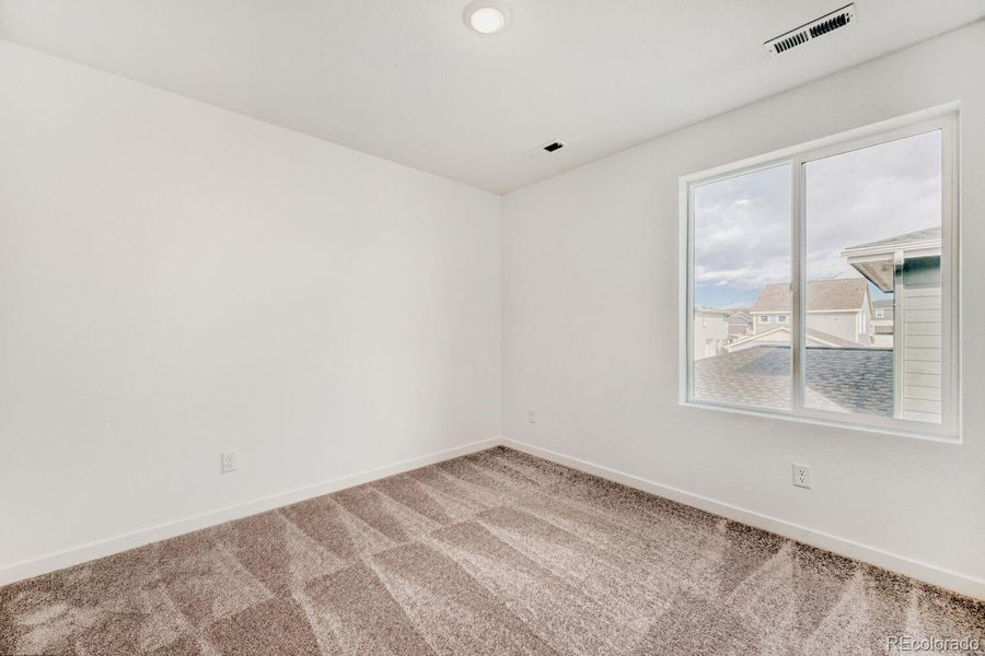 Spacious, unfurnished interior of a new home in Percheron, Colorado Springs (Image 7).