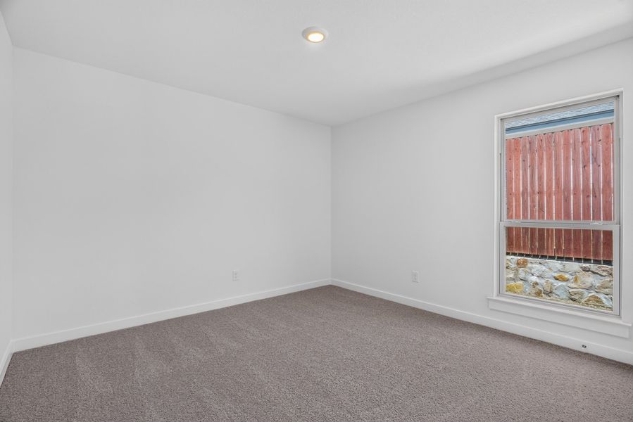 Spacious, unfurnished interior of a new home in Trail Creek, Cleburne (Image 40).