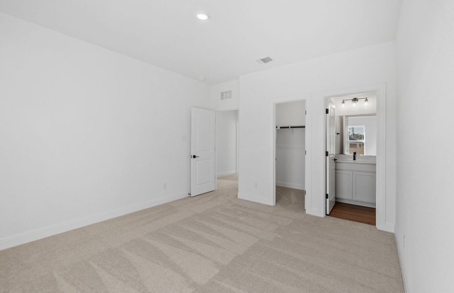 Spacious, unfurnished interior of a new home in Horizon Lake, Leander (Image 42).