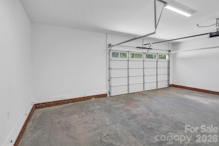 Spacious, unfurnished interior of a new home in , Lancaster (Image 18).