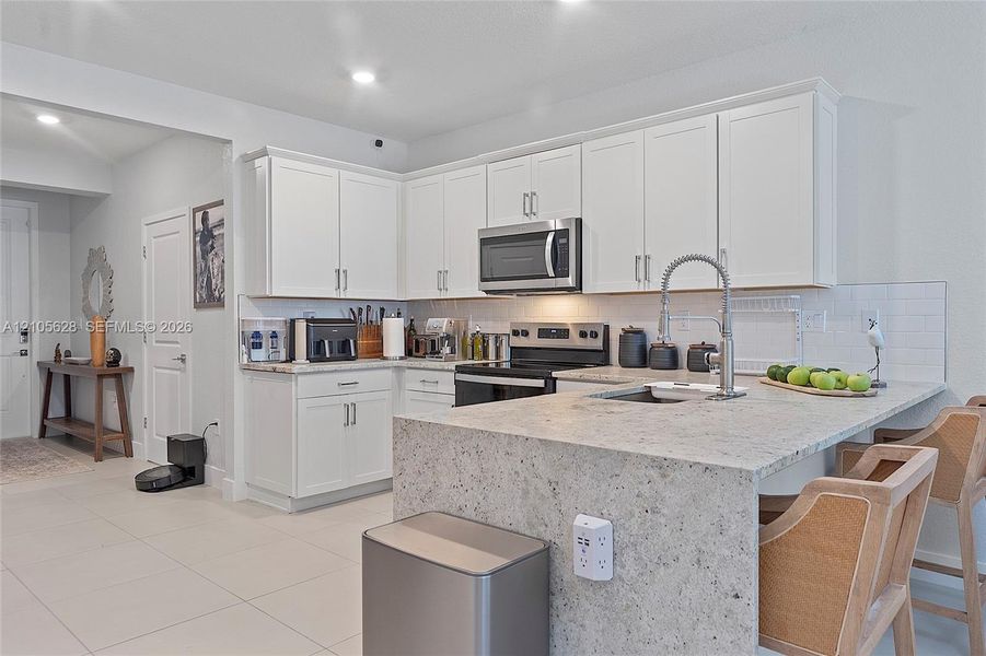 Furnished interior view inside a new home in , Pembroke Pines (Image 14).
