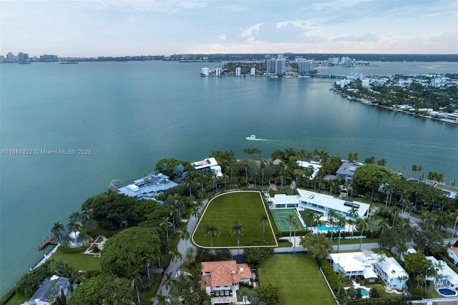 Image 2 of a home in . Image 2 of a home in .