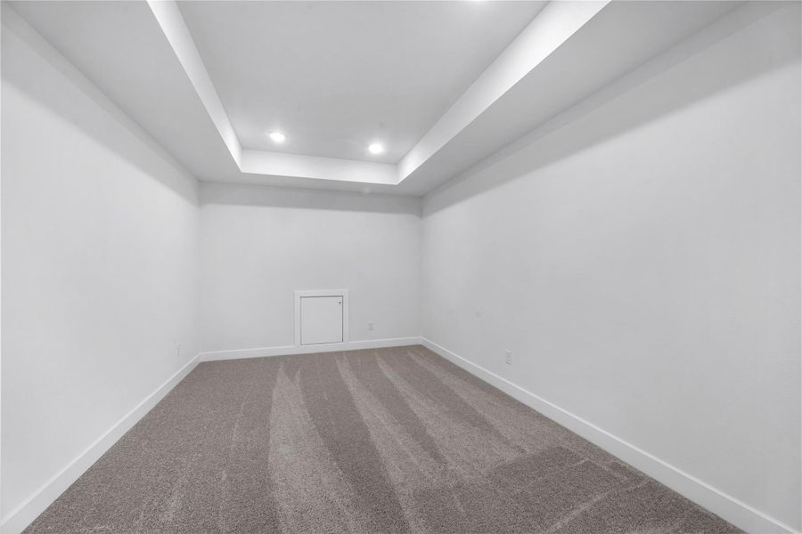 Representative image. Features, selections and colors may vary.