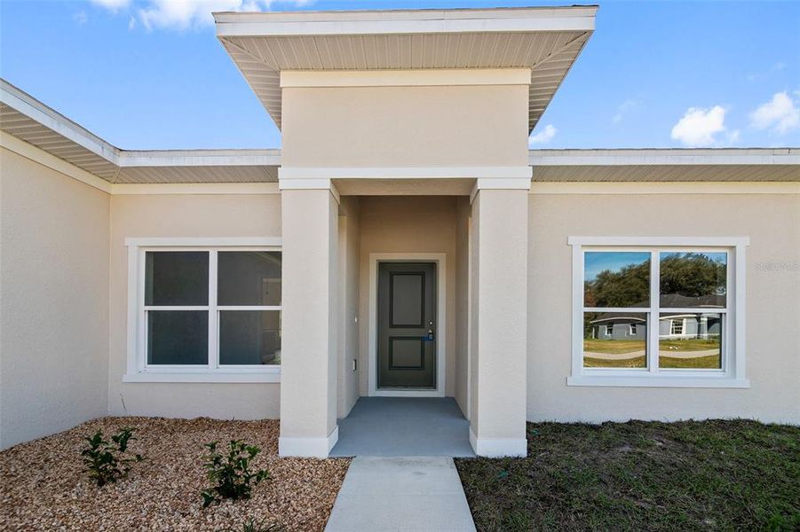 Exterior details and patio area of a home in , Ocala (Image 23).