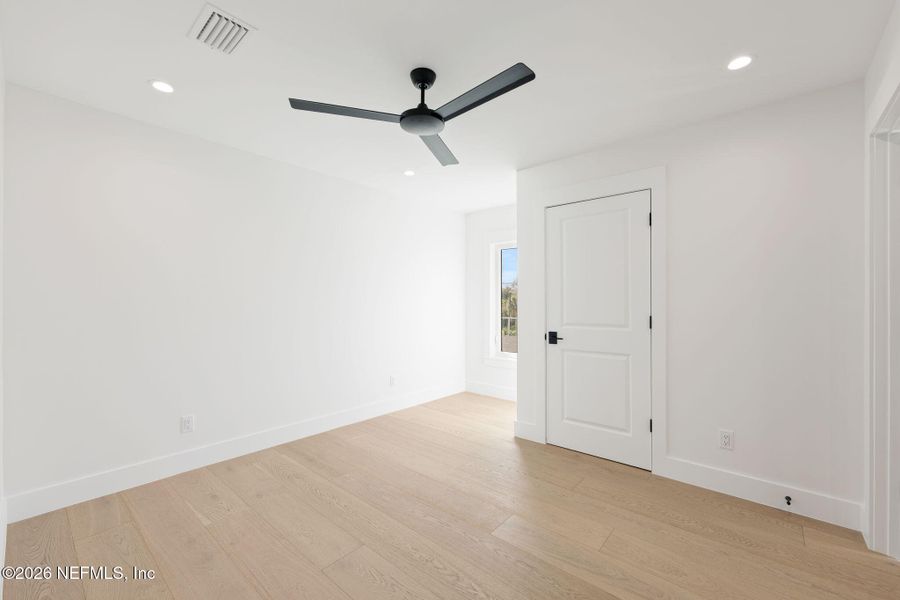 Spacious, unfurnished interior of a new home in , Jacksonville Beach (Image 44).