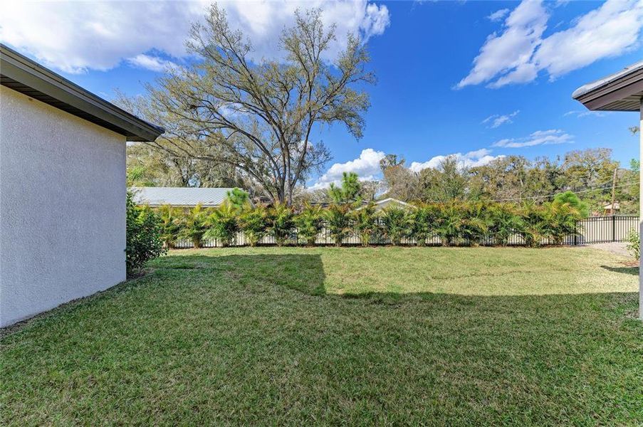 Exterior details and patio area of a home in Crestwood Estates, Valrico (Image 20).
