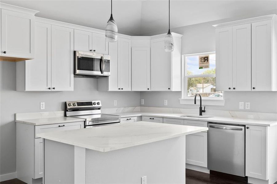 Furnished interior view inside a new home in , Gatesville (Image 8).