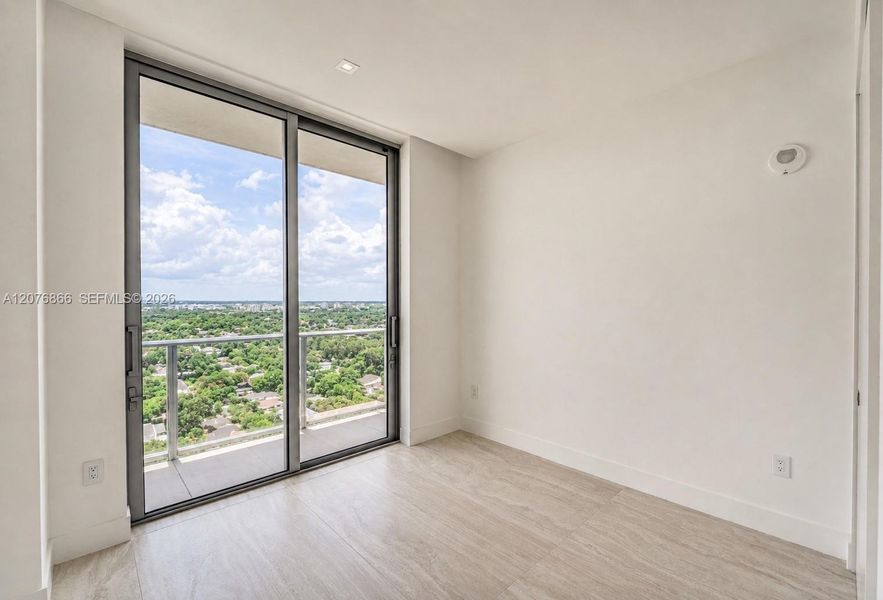 Spacious, unfurnished interior of a new home in , Palm Beach (Image 20).