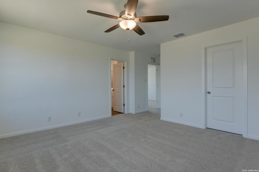 Spacious, unfurnished interior of a new home in Hennersby Hollow, San Antonio (Image 23).