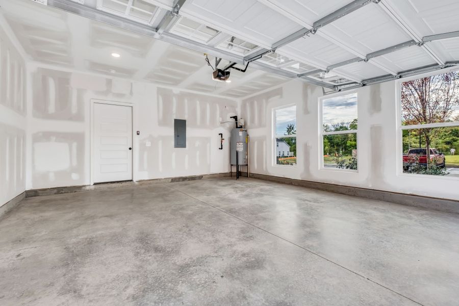 Spacious, unfurnished interior of a new home in Anderson Park, Hendersonville (Image 25). Spacious, unfurnished interior of a new home in Anderson Park, Hendersonville (Image 25).