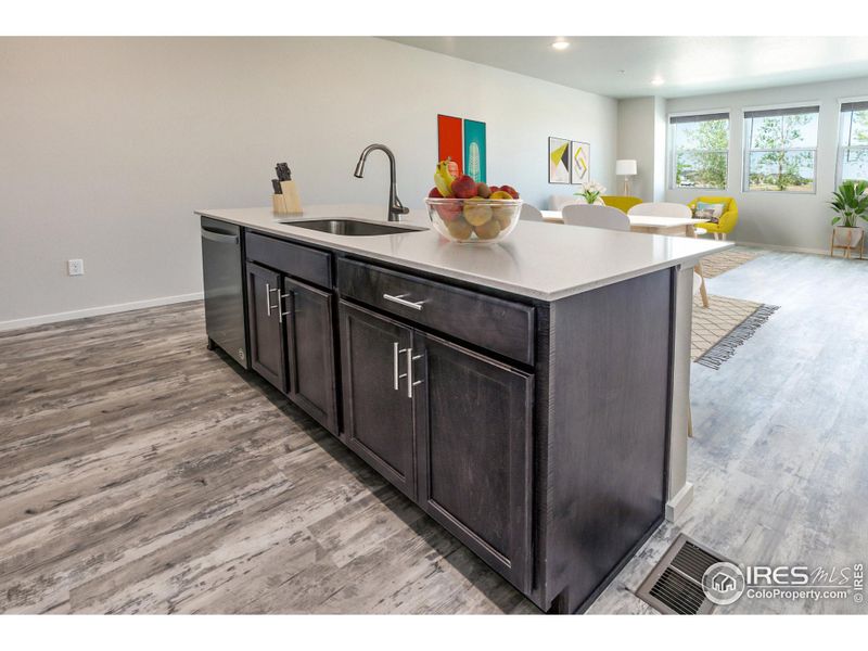 EXAMPLE PHOTO: KITCHEN ISLAND