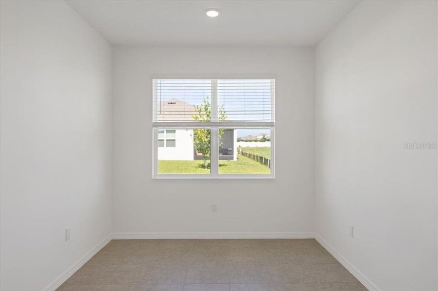 Spacious, unfurnished interior of a new home in Cypress Park Estates, Haines City (Image 8).