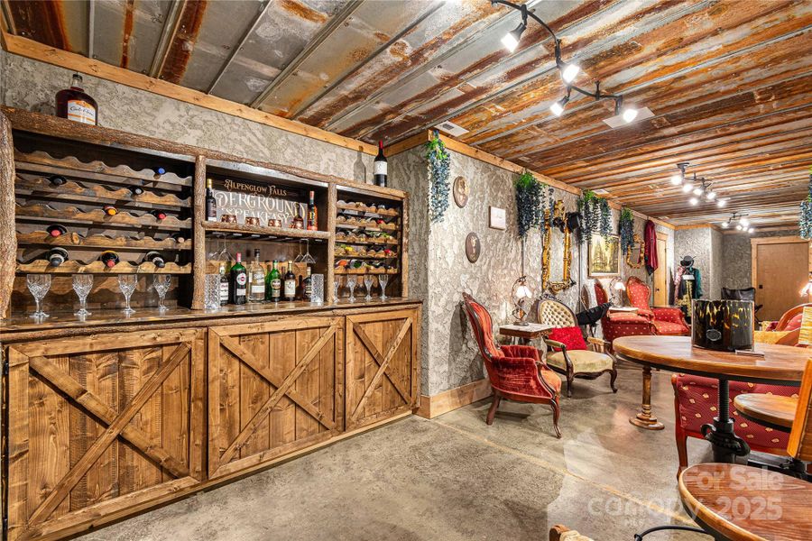 Community amenities in , Cashiers (Image 33).