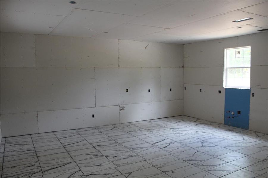 Spacious, unfurnished interior of a new home in , Malakoff (Image 3). Spacious, unfurnished interior of a new home in , Malakoff (Image 3).