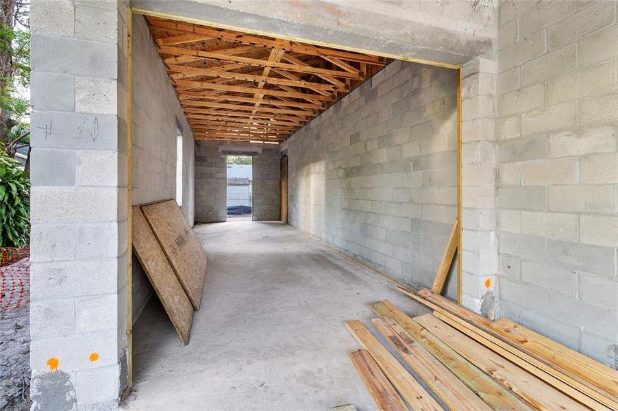 Spacious, unfurnished interior of a new home in , Tampa (Image 11).