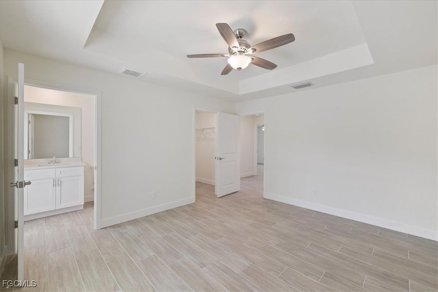 Spacious, unfurnished interior of a new home in Cape Coral, Cape Coral (Image 24).