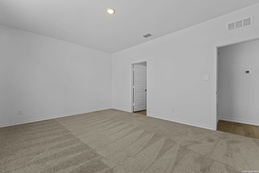 Spacious, unfurnished interior of a new home in Corley Farms, Boerne (Image 30).