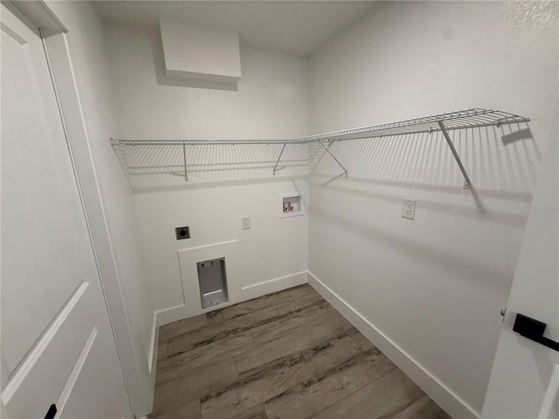 Spacious, unfurnished interior of a new home in , Port Charlotte (Image 33).