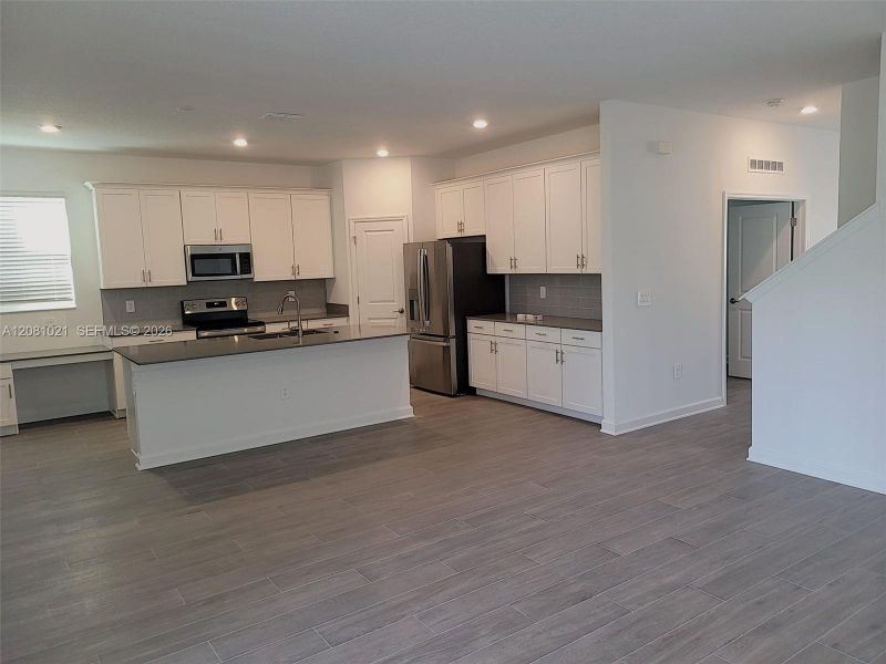 Furnished interior view inside a new home in , Orlando (Image 7).