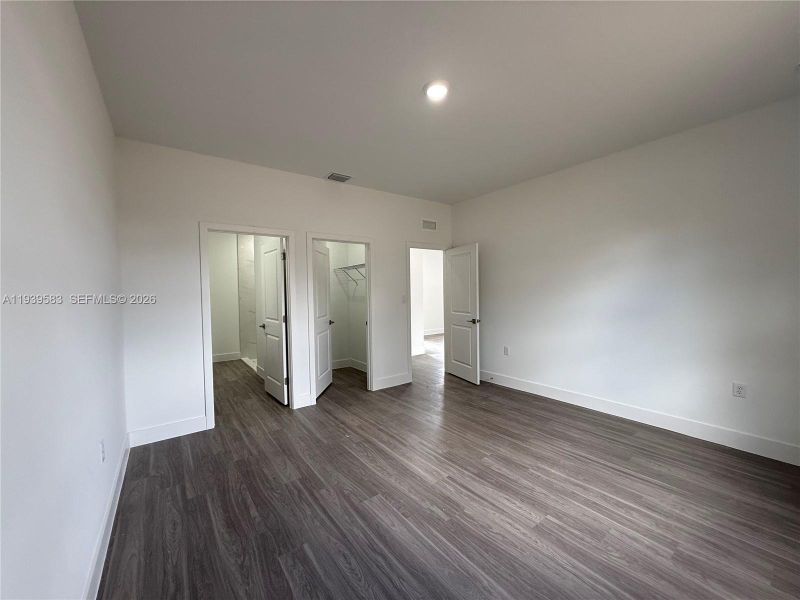 Spacious, unfurnished interior of a new home in , Labelle (Image 11).