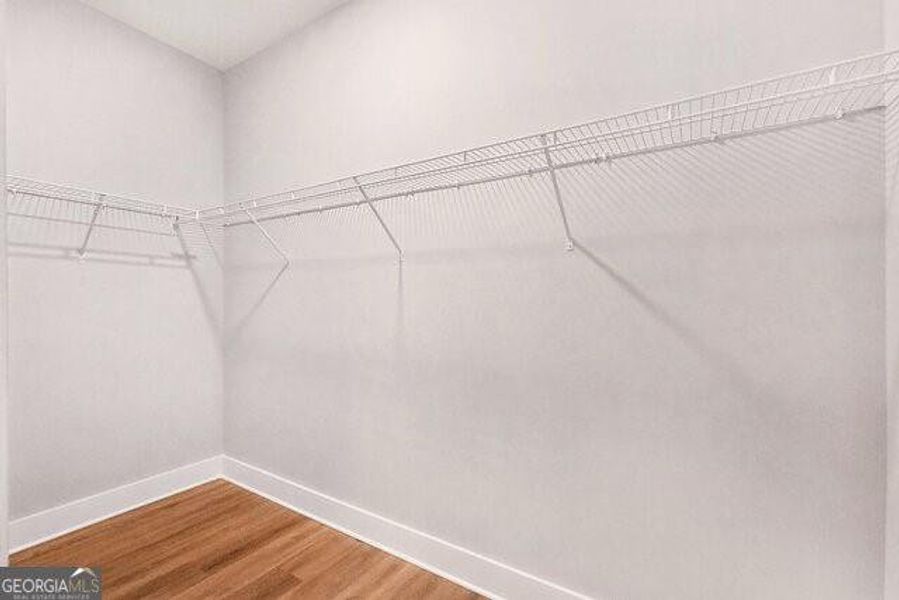 Spacious, unfurnished interior of a new home in , Clermont (Image 25).