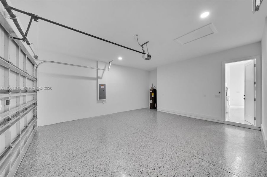 Spacious, unfurnished interior of a new home in , Lehigh Acres (Image 23).