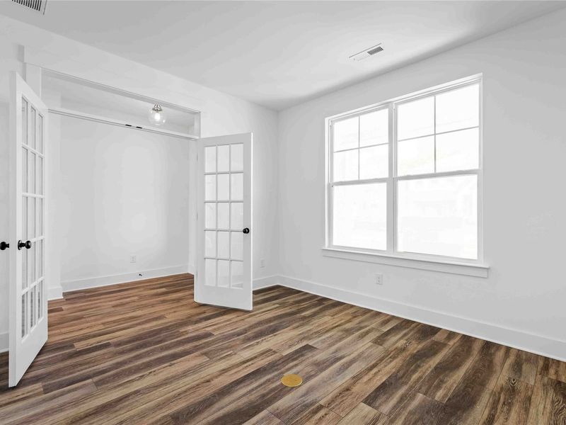 Spacious, unfurnished interior of a new home in Heartland, Heartland (Image 19).