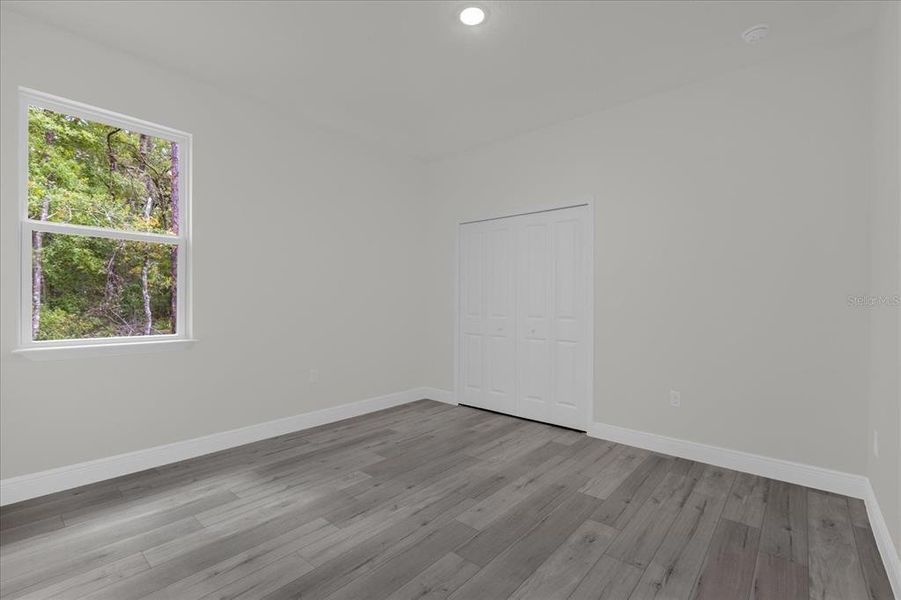 Spacious, unfurnished interior of a new home in , Citrus Springs (Image 36).