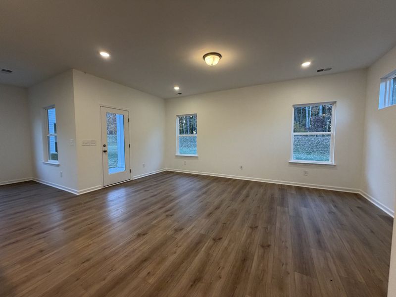 Spacious, unfurnished interior of a new home in Marlin Pointe, White House (Image 6).