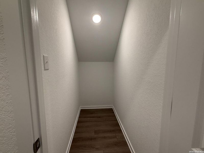 Spacious, unfurnished interior of a new home in Hennersby Hollow, San Antonio (Image 26).