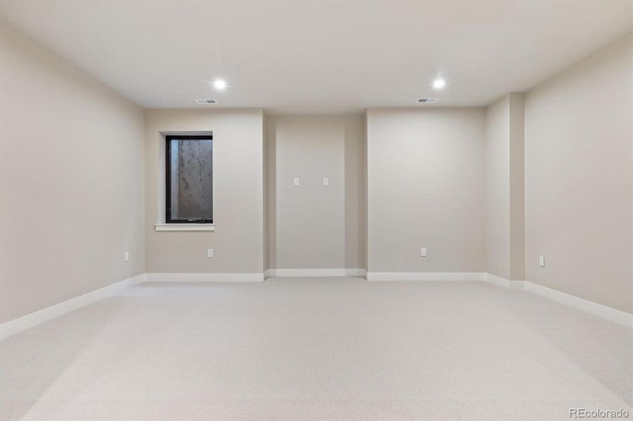 Spacious, unfurnished interior of a new home in , Denver (Image 21).