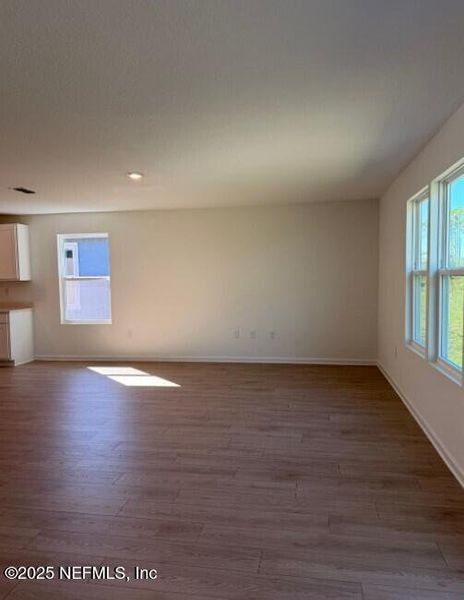 Spacious, unfurnished interior of a new home in Copes Landing, Jacksonville (Image 23).