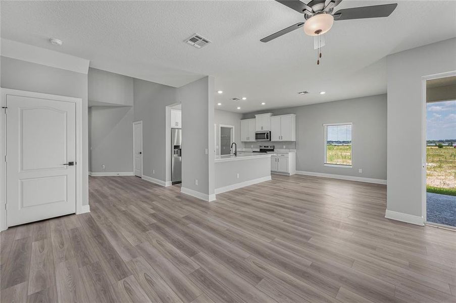 Spacious, unfurnished interior of a new home in Gum Lake Preserve, Lake Alfred (Image 29).