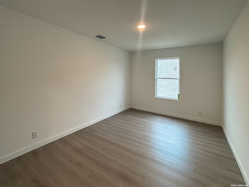 Spacious, unfurnished interior of a new home in , Schertz (Image 13).
