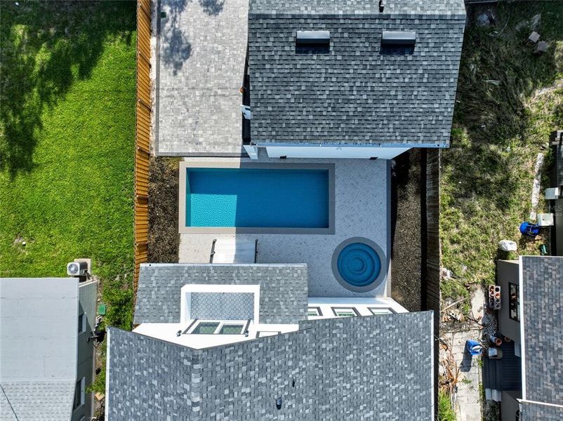 Exterior details and patio area of a home in , St. Petersburg (Image 3).