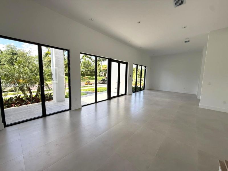 Spacious, unfurnished interior of a new home in , Weston (Image 9).